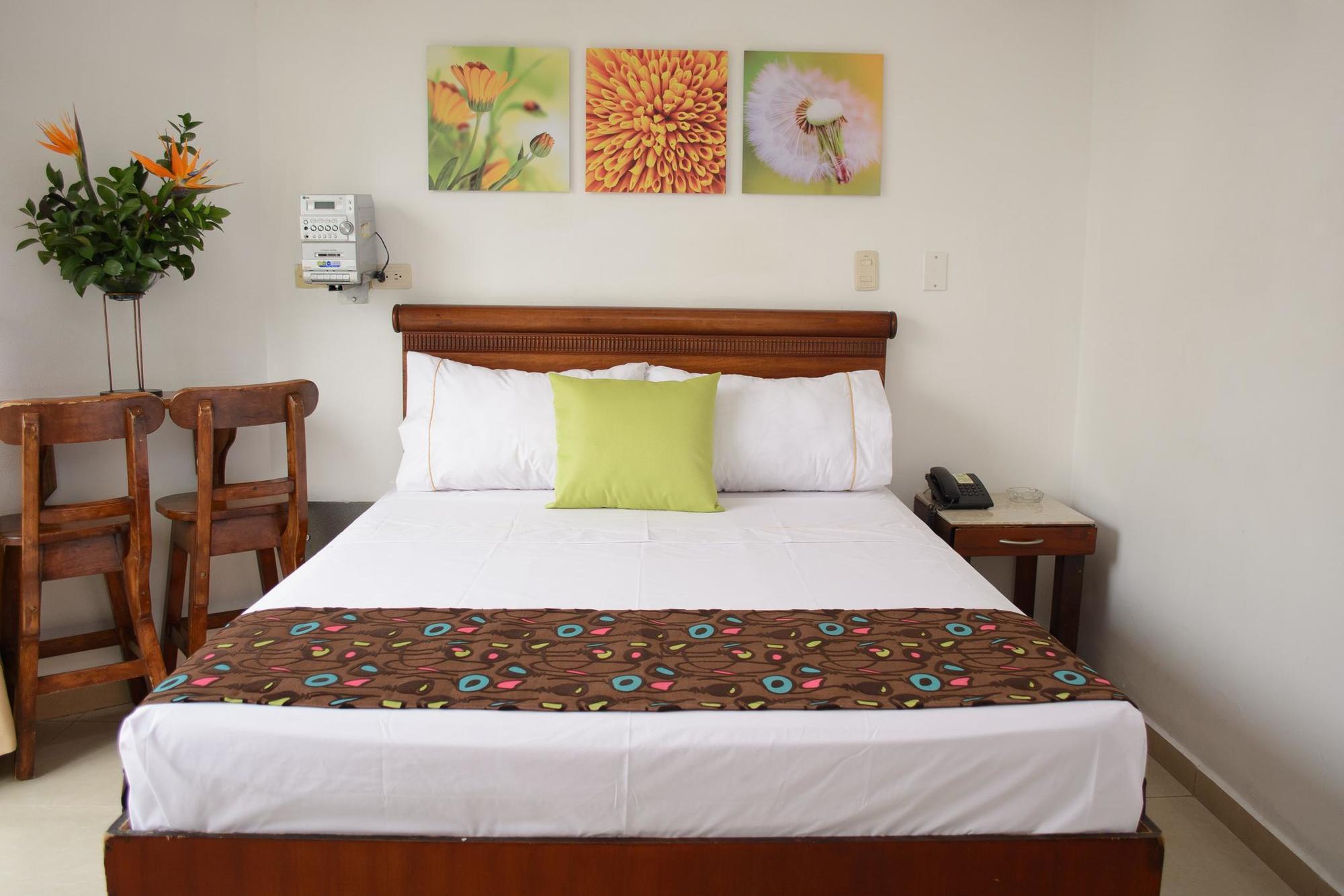 Hotel Alcaravan Medellin Itagüí エクステリア 写真